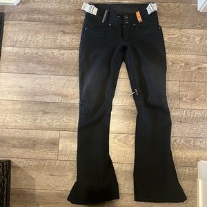 Women’s skinny fit Holden snowboard pants - size Small.